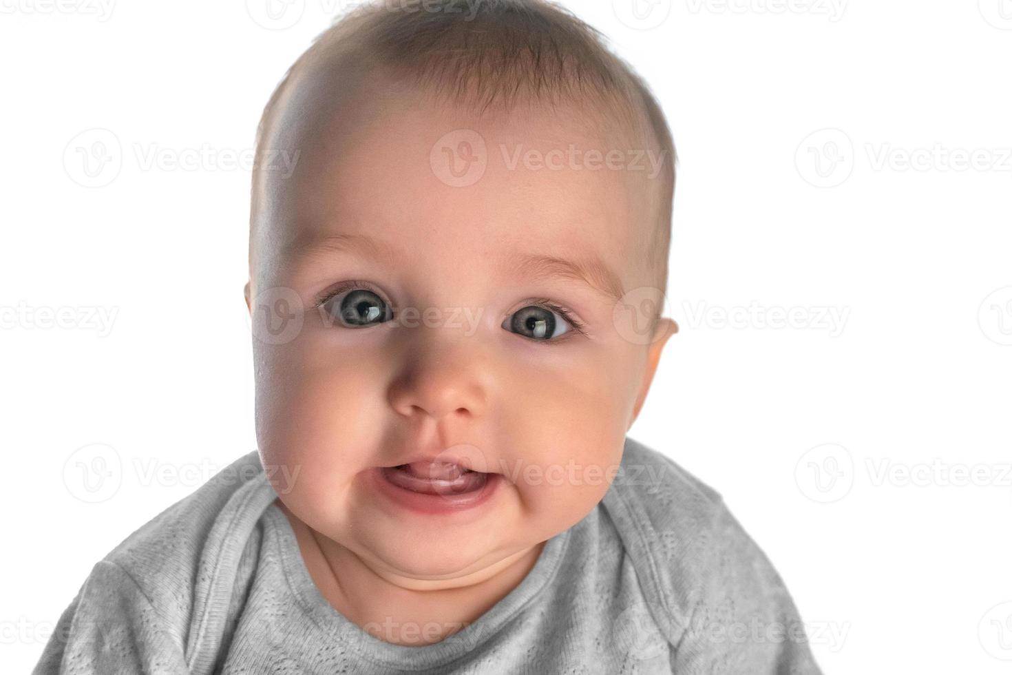 emotioneel baby meisje geïsoleerd Aan wit achtergrond foto