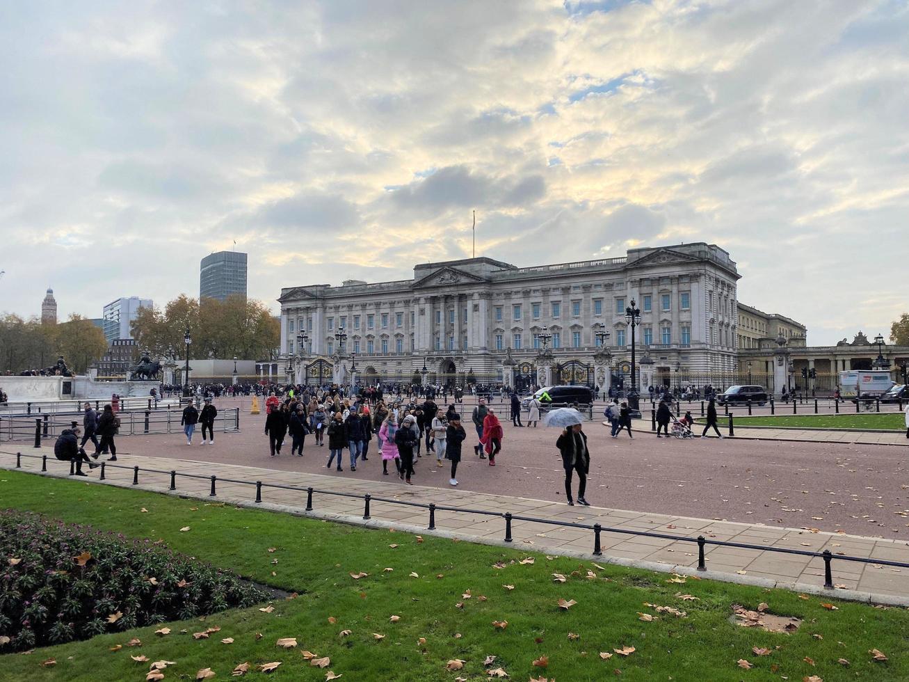 Londen in de uk in december 2022. een visie van Buckingham paleis in Londen foto