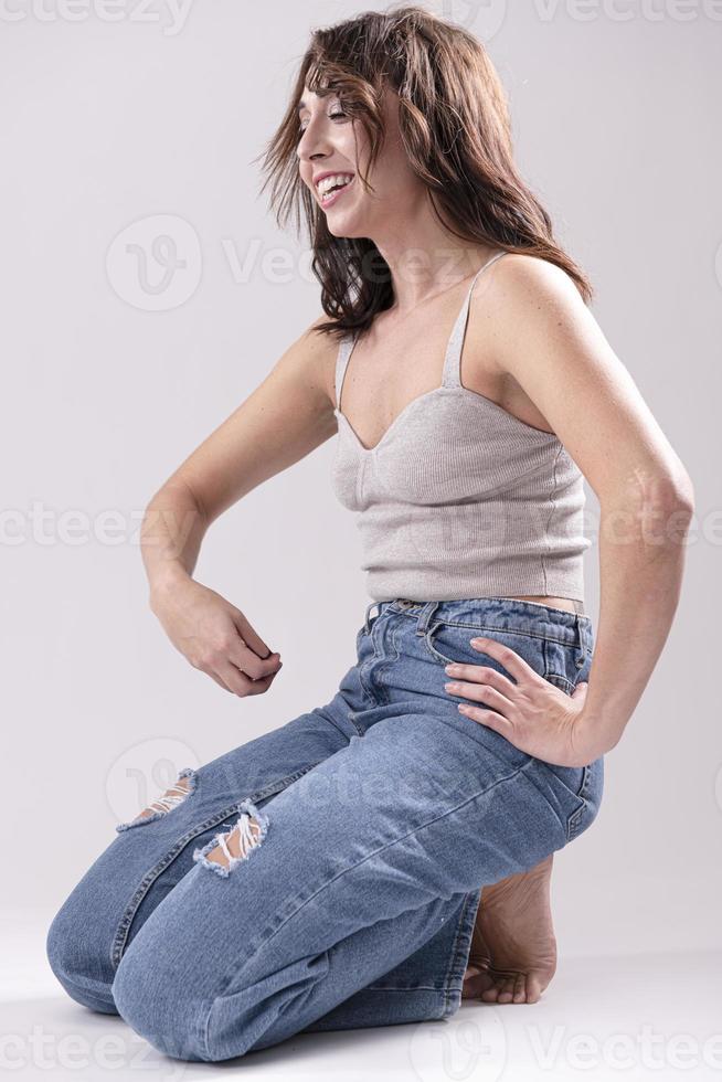 jong vrouw beoefenen yoga foto