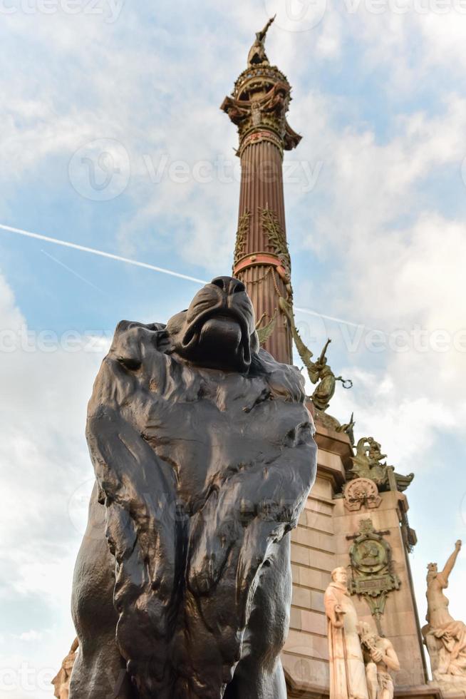 detail van kolom van Barcelona, Spanje met de zwart leeuw. monument toegewijd naar de beroemd Italiaans navigator cristoforo colombo. foto