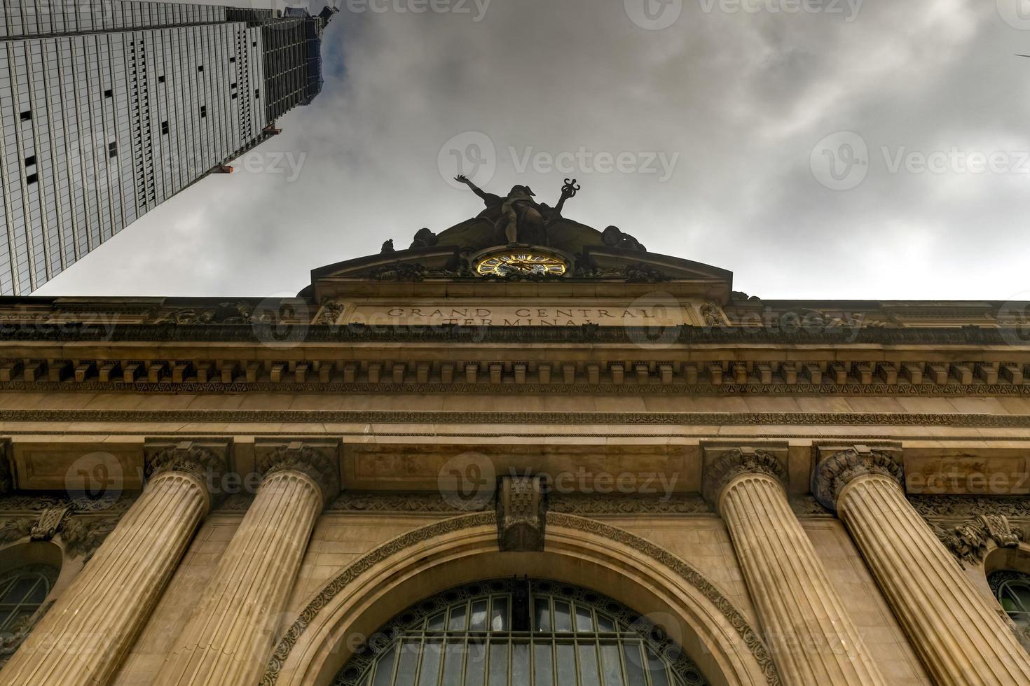 groots centraal terminal gebouw. groots centraal terminal is een forens het spoor terminal gelegen Bij 42e straat en park Laan in Midtown Manhattan, nieuw york stad. foto