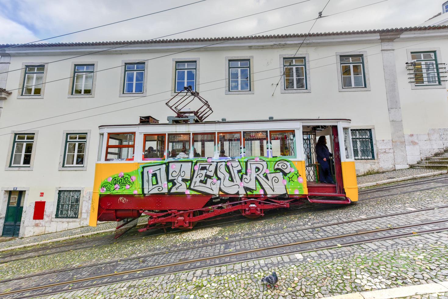 Lissabon, Portugal - november 25, 2016 - gloria kabelbaan in de stad centrum van Lissabon, Portugal. foto