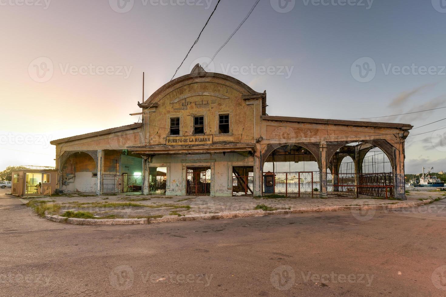 haven van Havana gebouw in de buurt van regla in Cuba. foto