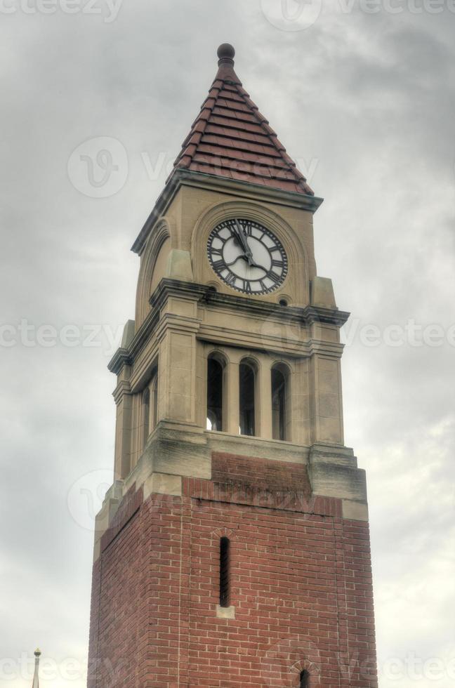 de gedenkteken klok toren of cenotaaf was gebouwd net zo een gedenkteken naar de stad- Bewoners van niagara-on-the-lake, Ontario wie waren gedood in actie gedurende de eerste wereld oorlog. foto