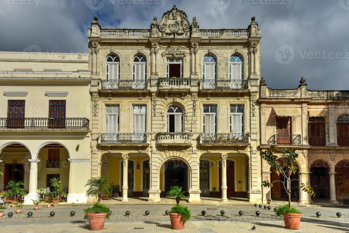 gebouwen omgeving plein vieja in oud havanna, Cuba. foto