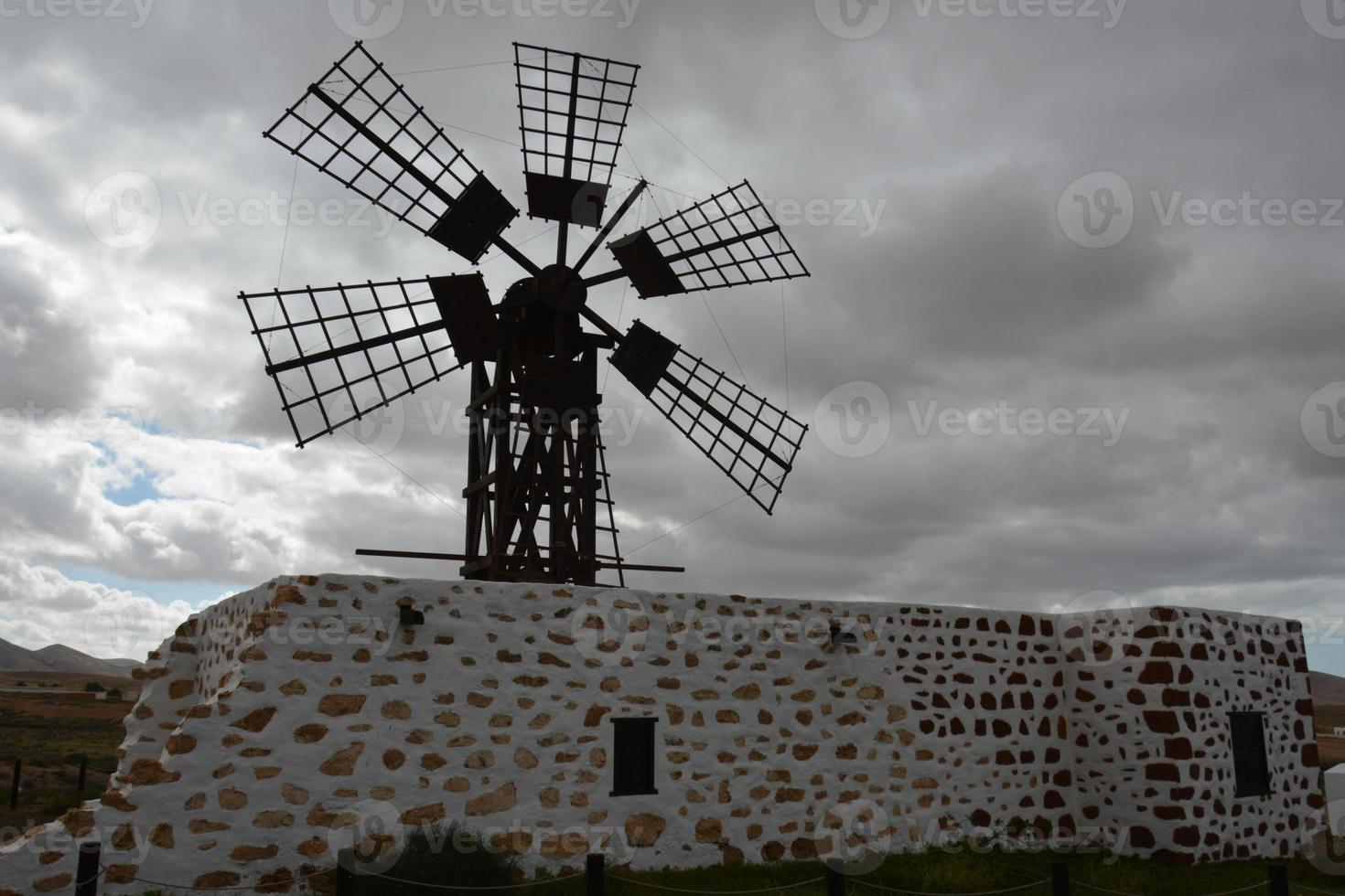 traditioneel windmolen in fuerteventura, kanarie eilanden, Spanje foto