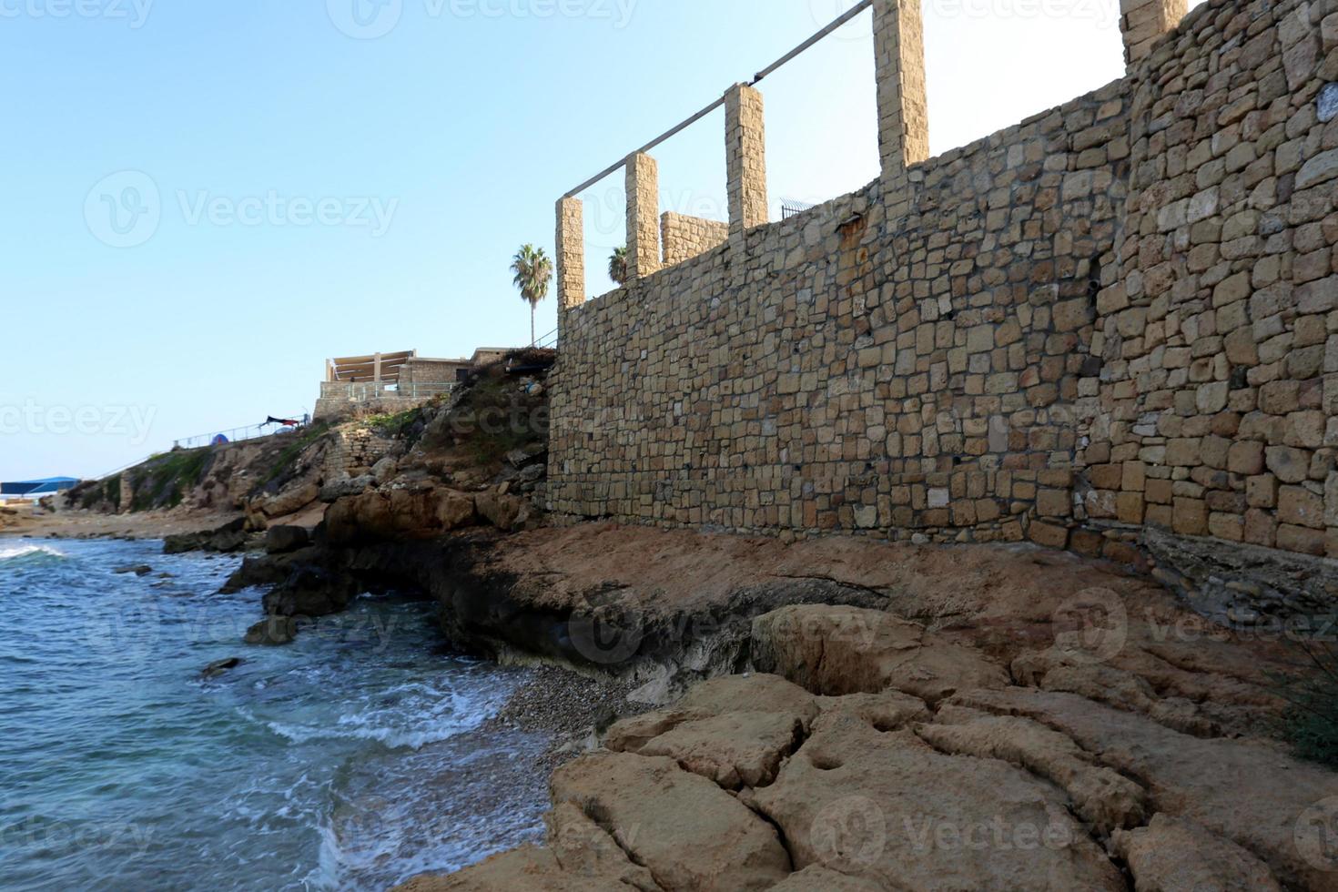 muur van een oude vesting in noordelijk Israël. foto