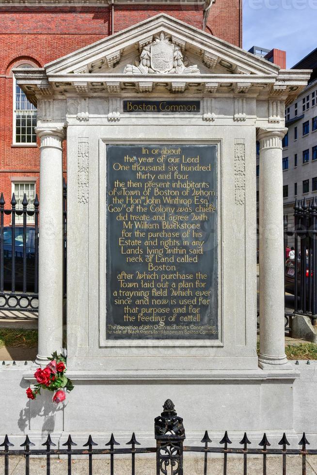 monument opschrift van de Boston gemeenschappelijk park Bij de hoek van park straat en tremont straat. foto