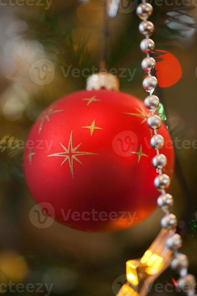 Kerstmis snuisterij Aan Kerstmis boom foto