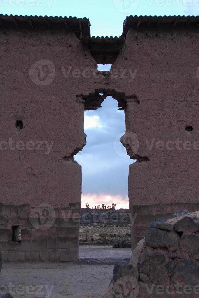 tempel van wiracocha - raqchi, Peru foto