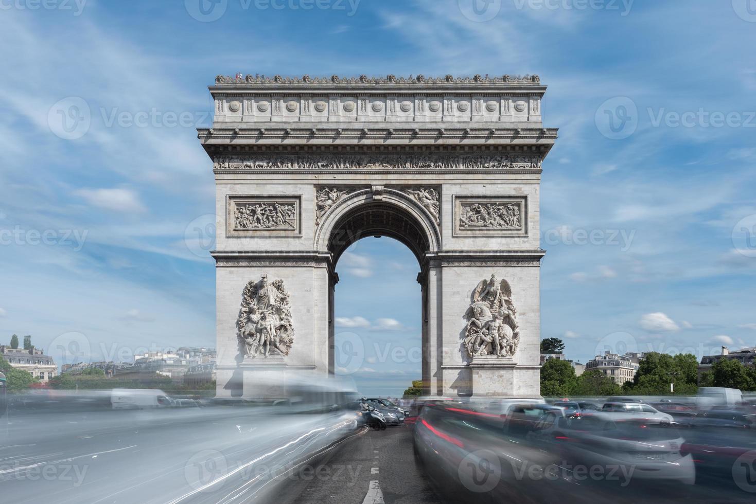 de boog de triomphe de l'etoile is een van de meest beroemd monumenten in Parijs, staand Bij de western einde van de Champs-Élysees Bij de centrum van plaats Charles de gaul. foto