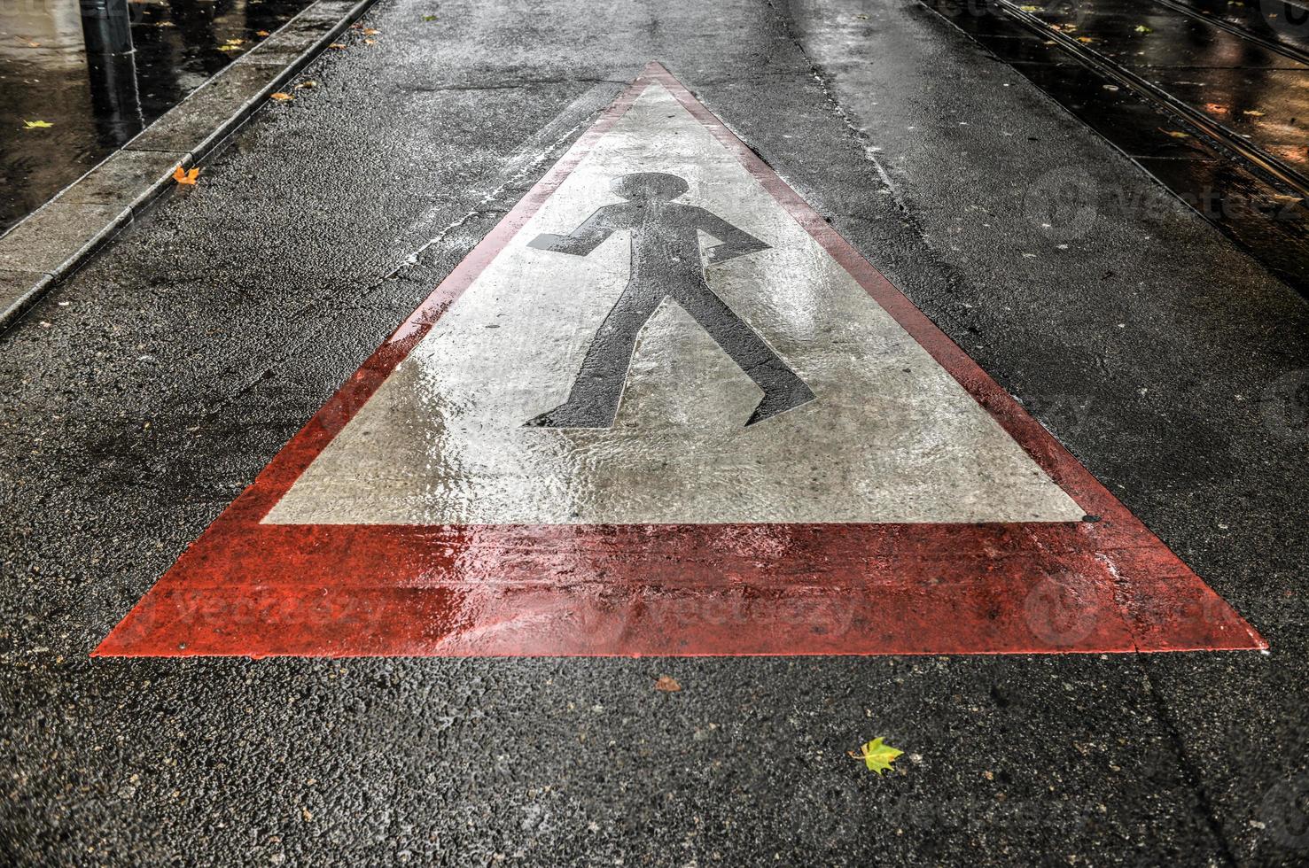 straat kruispunt, voorzichtigheid voetgangers foto