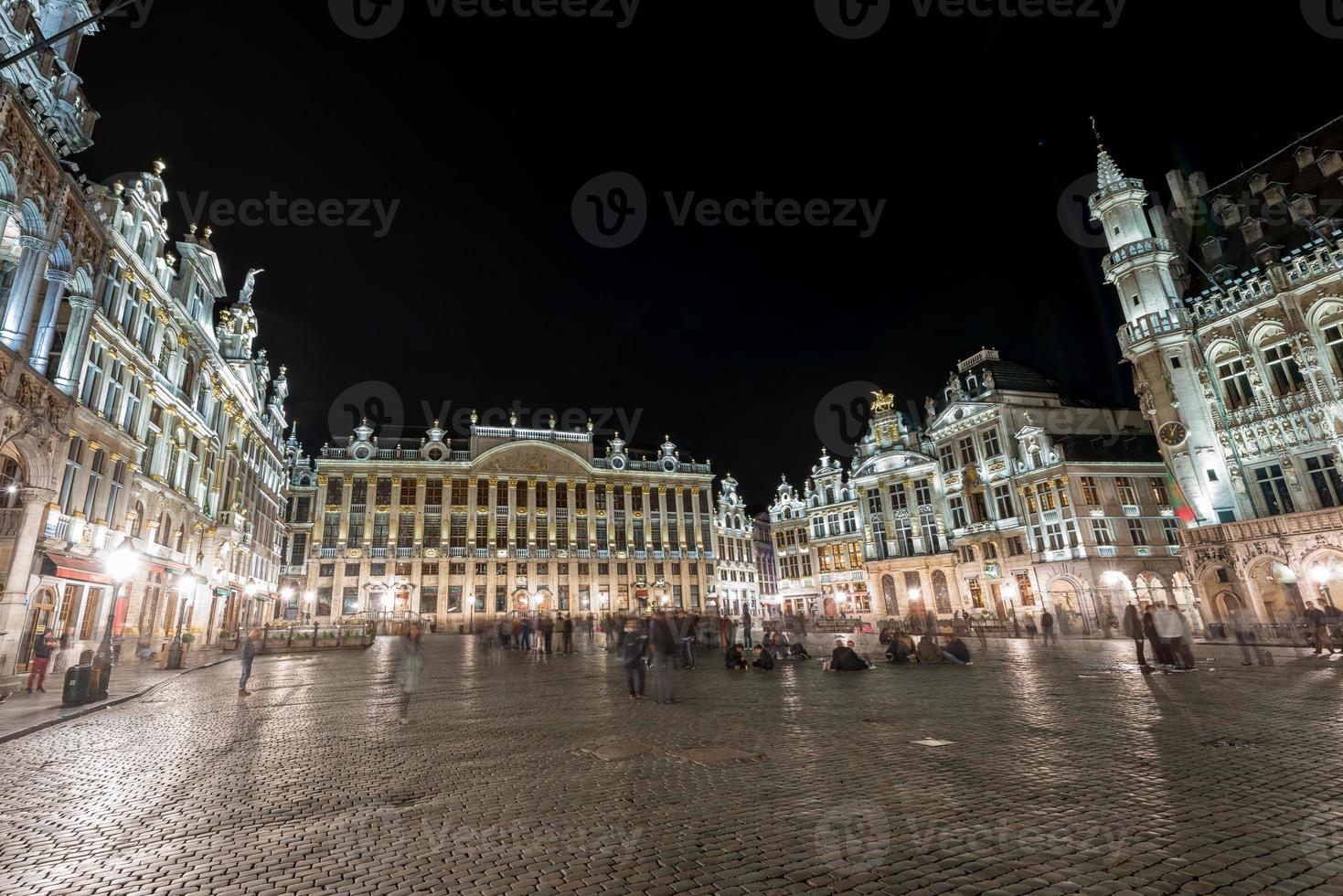 groots plaats in Brussel, belgie Bij nacht. foto