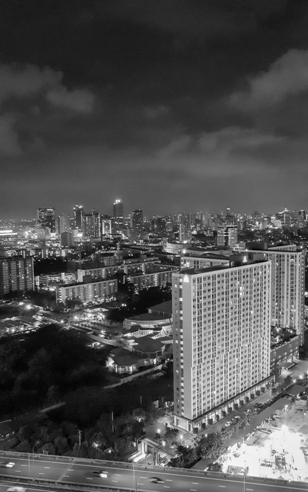 stad panorama Bangkok door nacht wolkenkrabber stadsgezicht hoofdstad van Thailand. foto