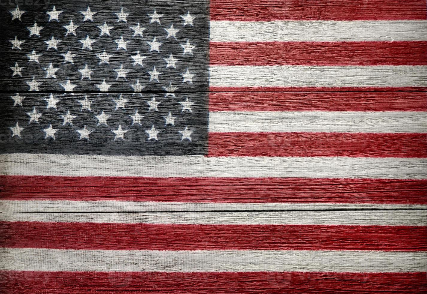 Amerikaans vlag van de Verenigde Staten van Amerika Aan oud houten achtergrond. onafhankelijkheid dag Aan juli 4, gedenkteken dag, en veteranen dag kopiëren ruimte foto