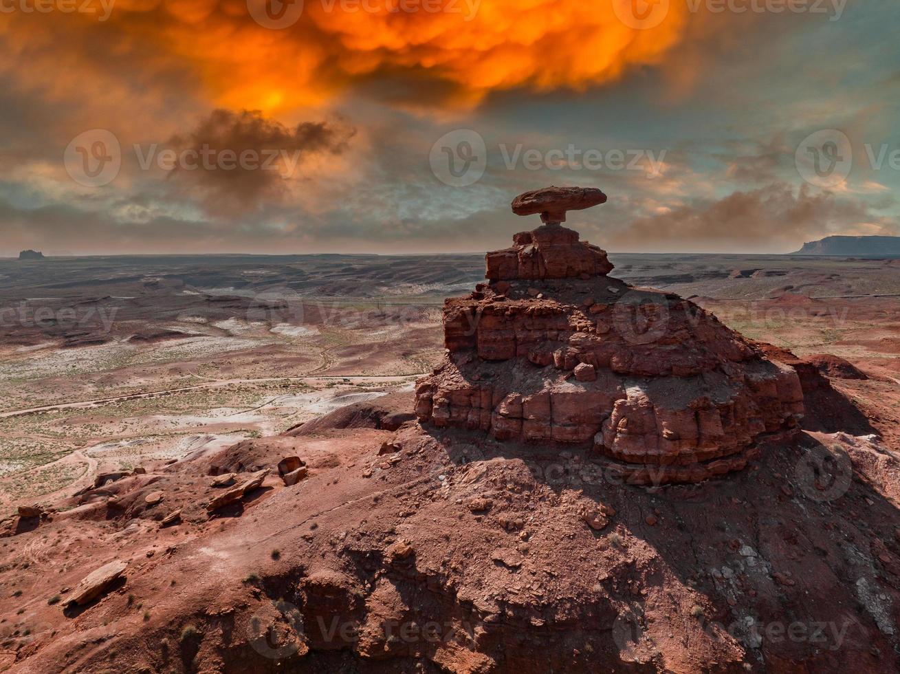 de balanceren steen gebeld Mexicaans hoed rots in Utah. Mexicaans hoed foto