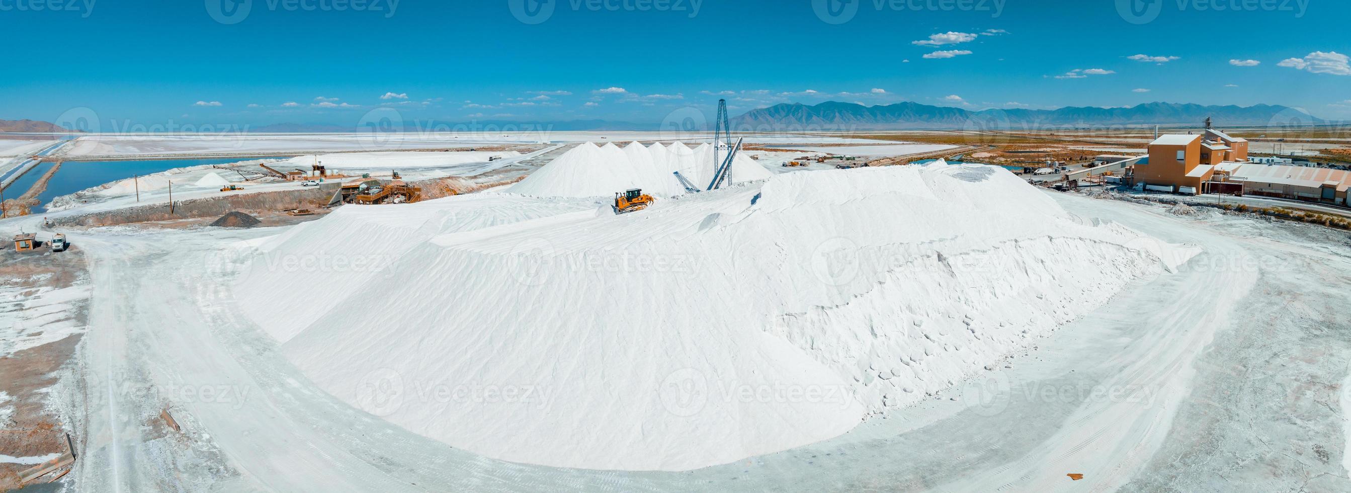 zout meer stad, Utah landschap met woestijn zout mijnbouw fabriek foto