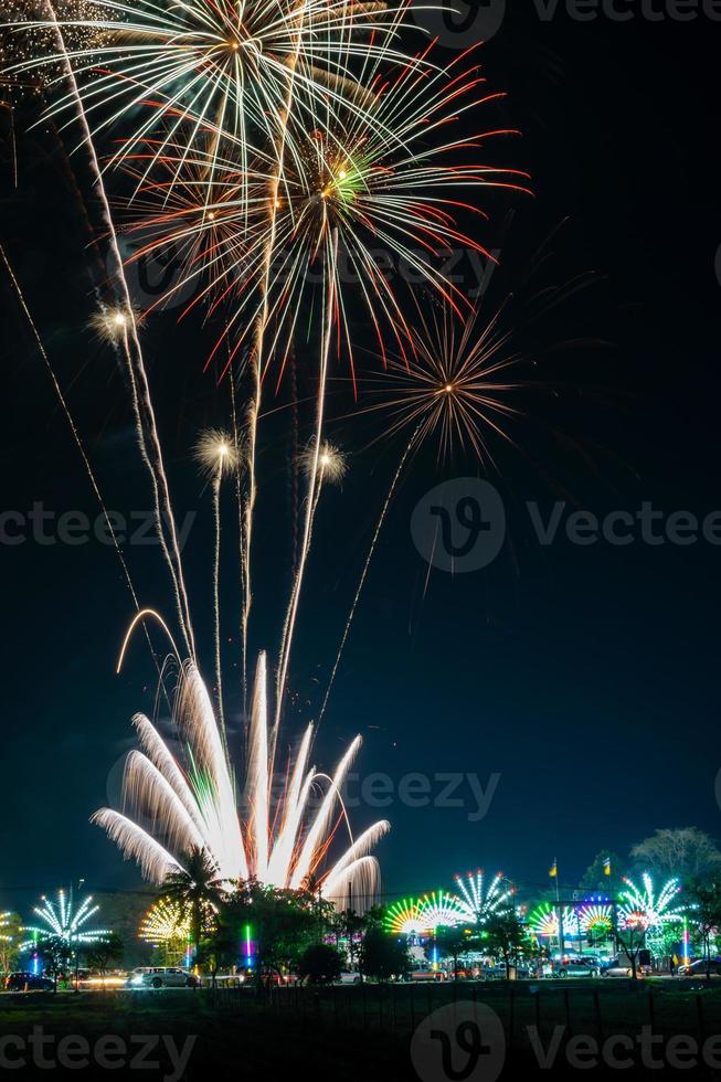 vuurwerk viering Bij nacht in de tempel foto