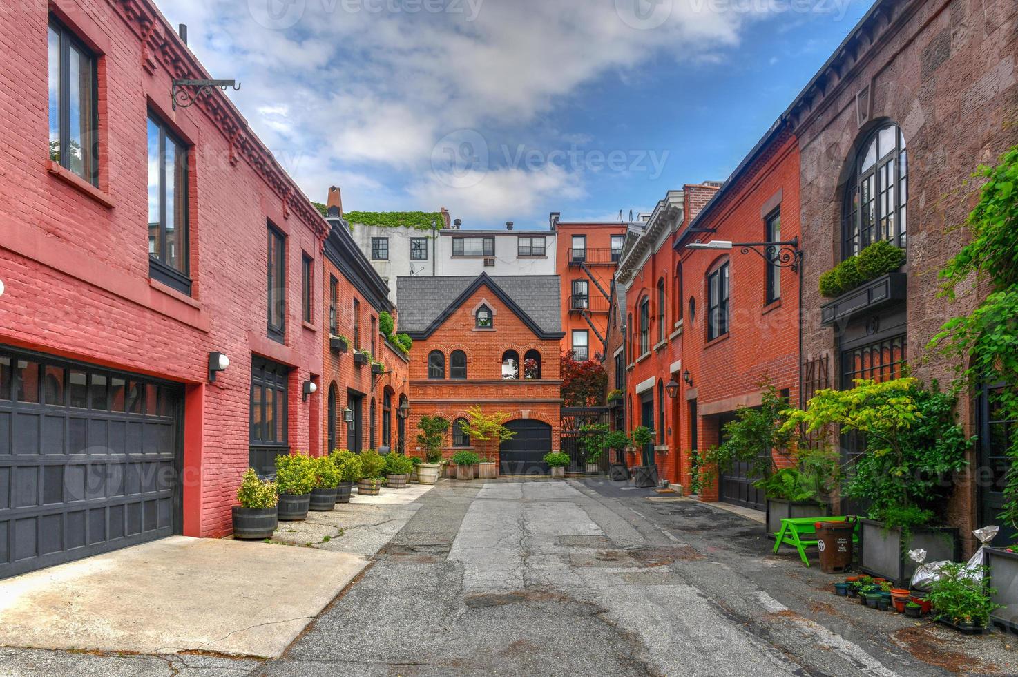 genade rechtbank steeg in Brooklyn hoogtes, Brooklyn. het was een rijbaan dat oorspronkelijk gehouden stallen portie gebouwen Aan parallel straten. foto