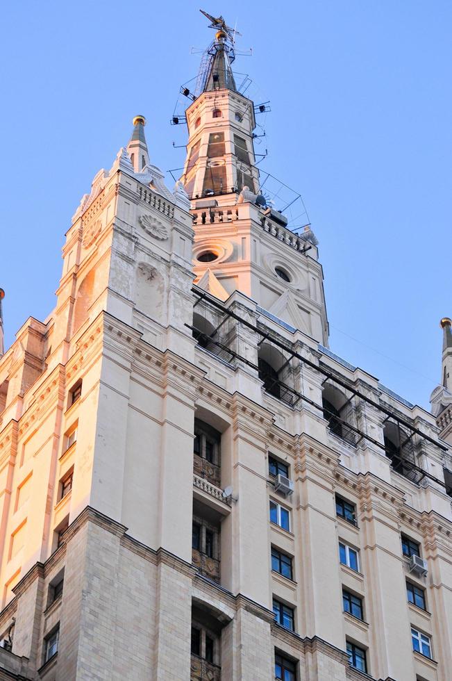 stalinist tijdperk appartement gebouw in Moskou, Rusland, 2022 foto