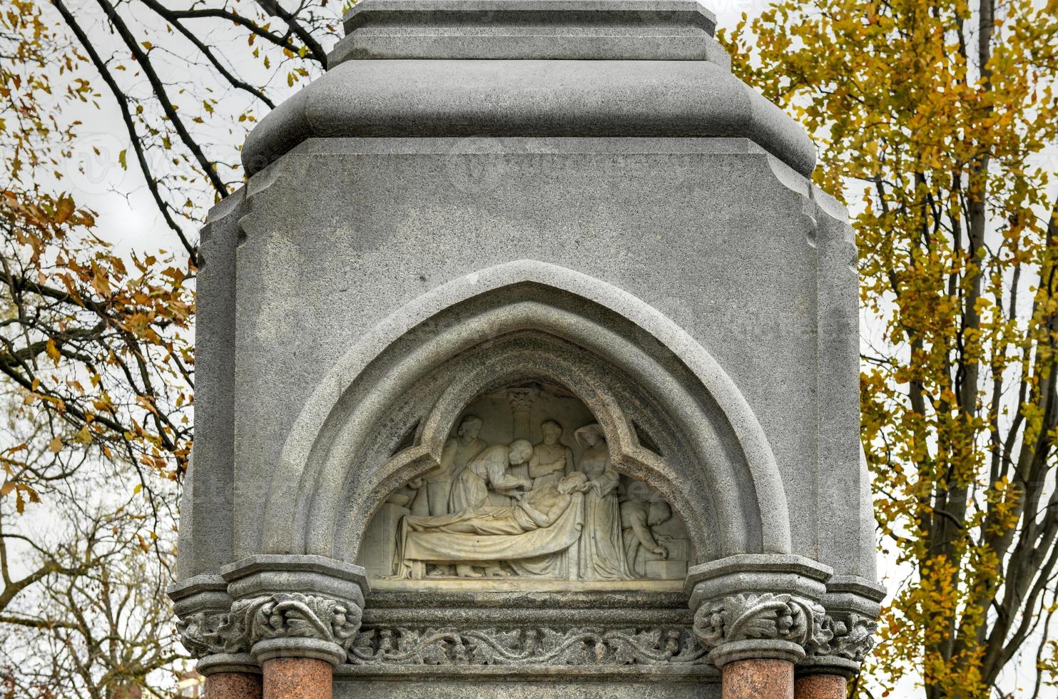 ether monument, ook bekend net zo de mooi zo Samaritaan, is een standbeeld en fontein in de buurt de Noord West hoek van boston openbaar tuin. foto