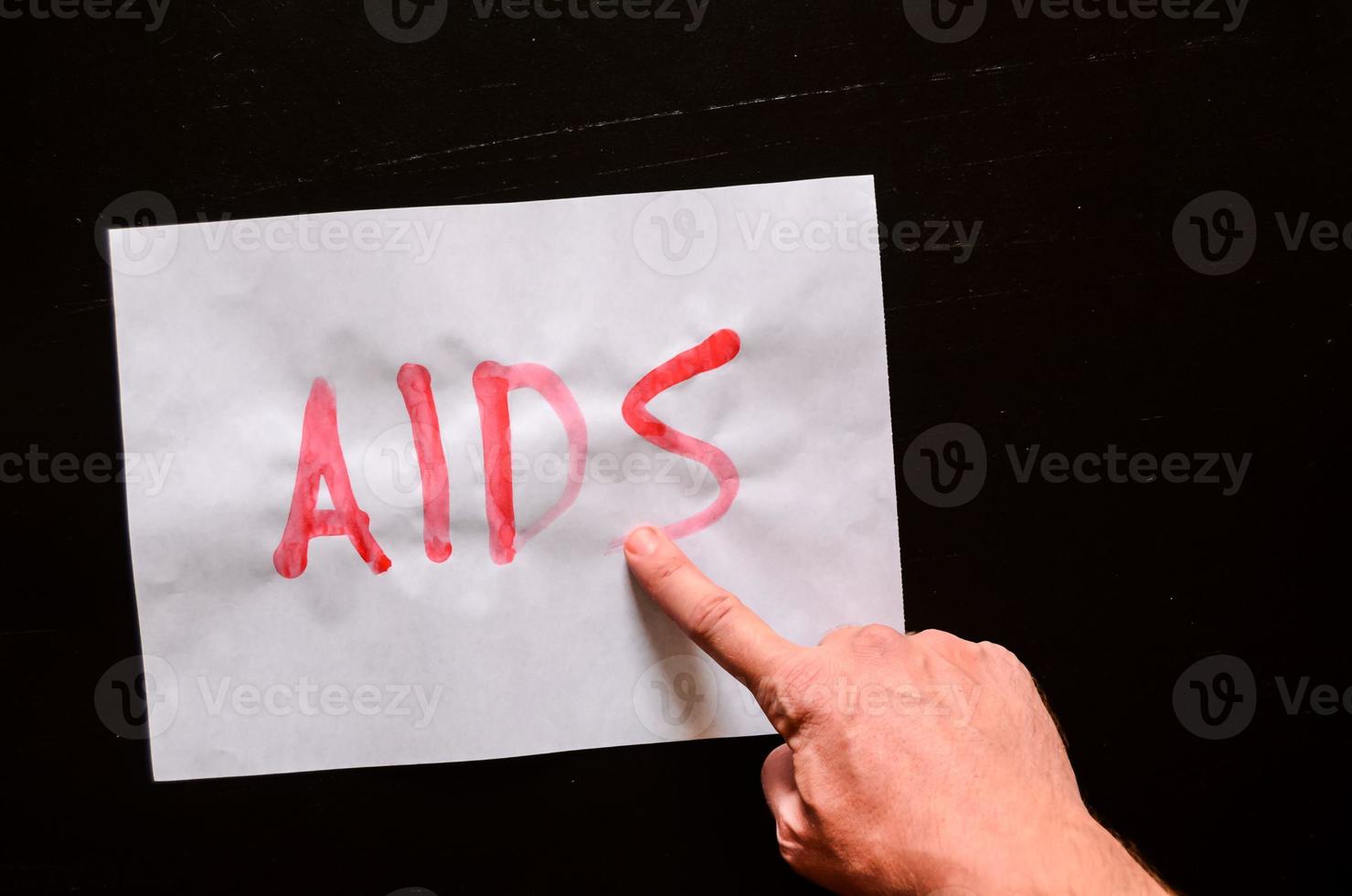 AIDS virus geschreven Aan papier foto