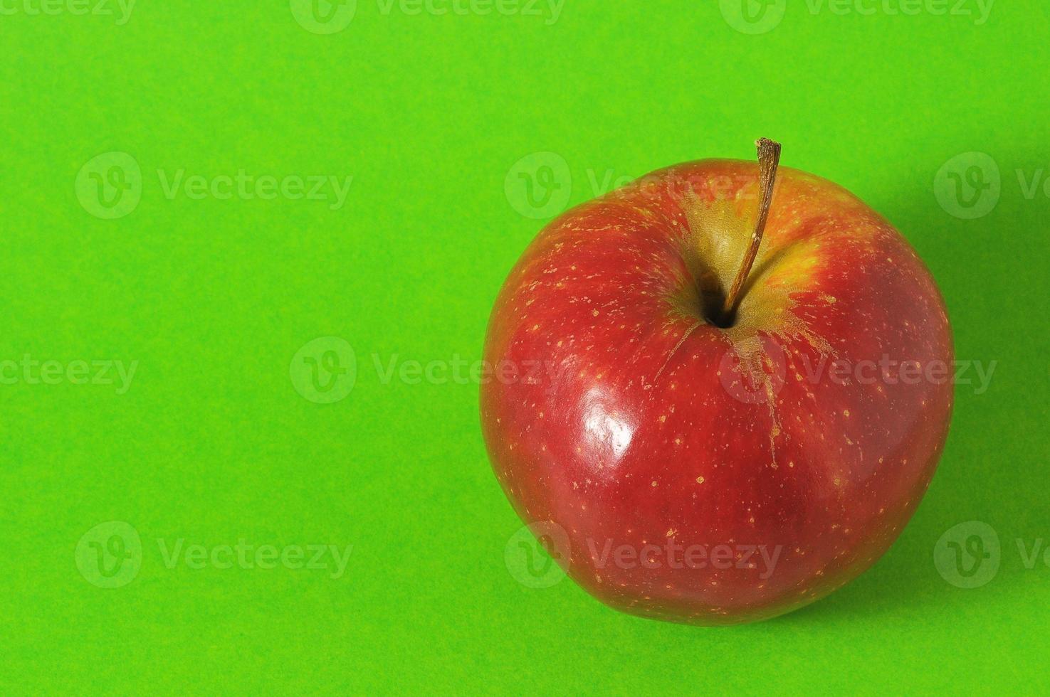 geïsoleerd rood appel foto