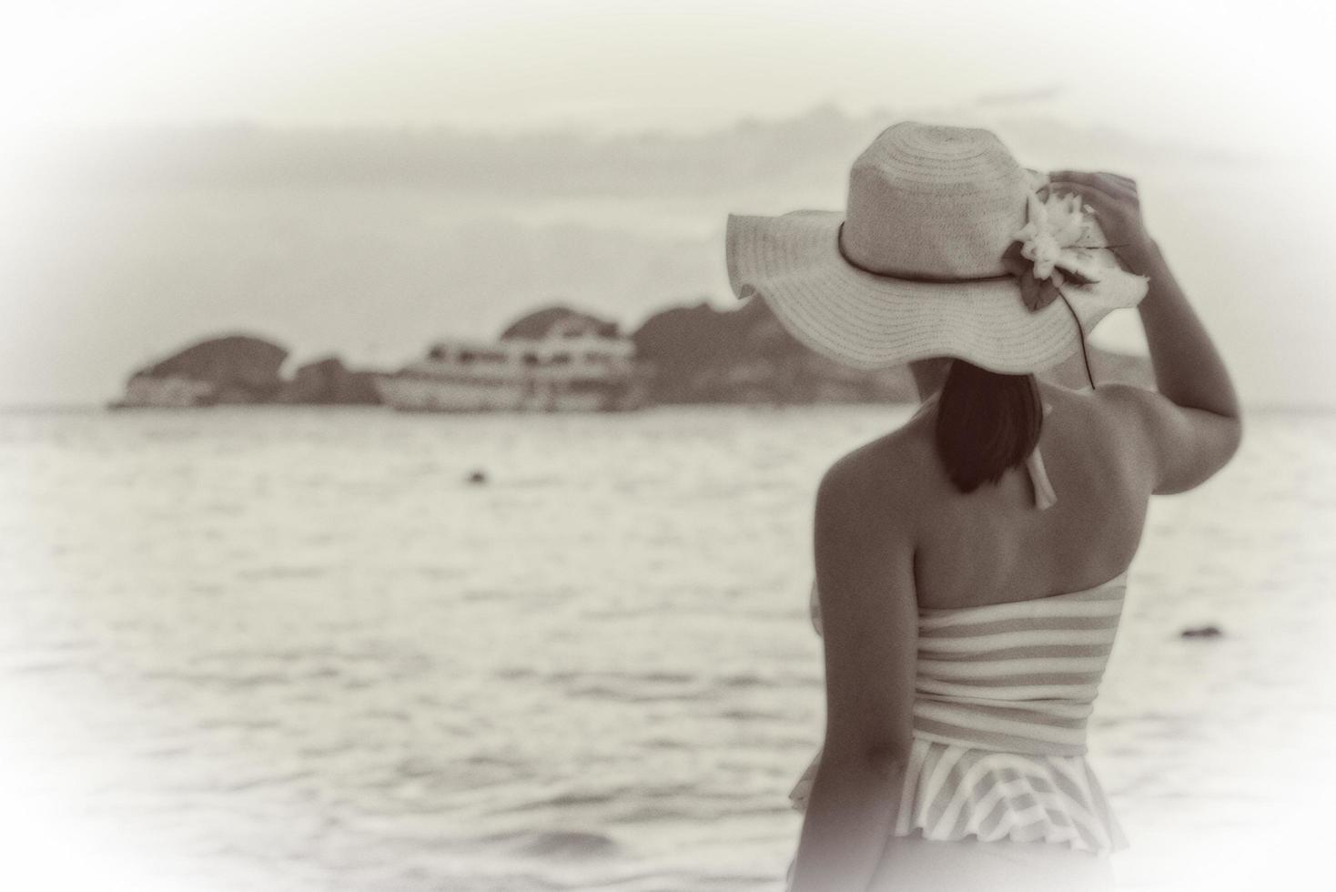 vrouw Aan de strand wijnoogst stijl foto