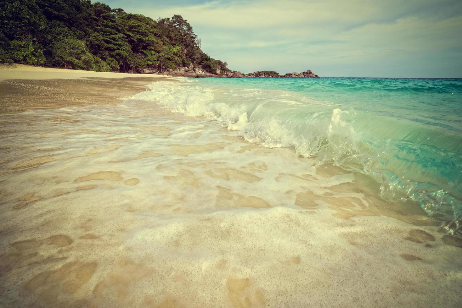 wijnoogst stijl zee en strand similan eiland, Thailand foto
