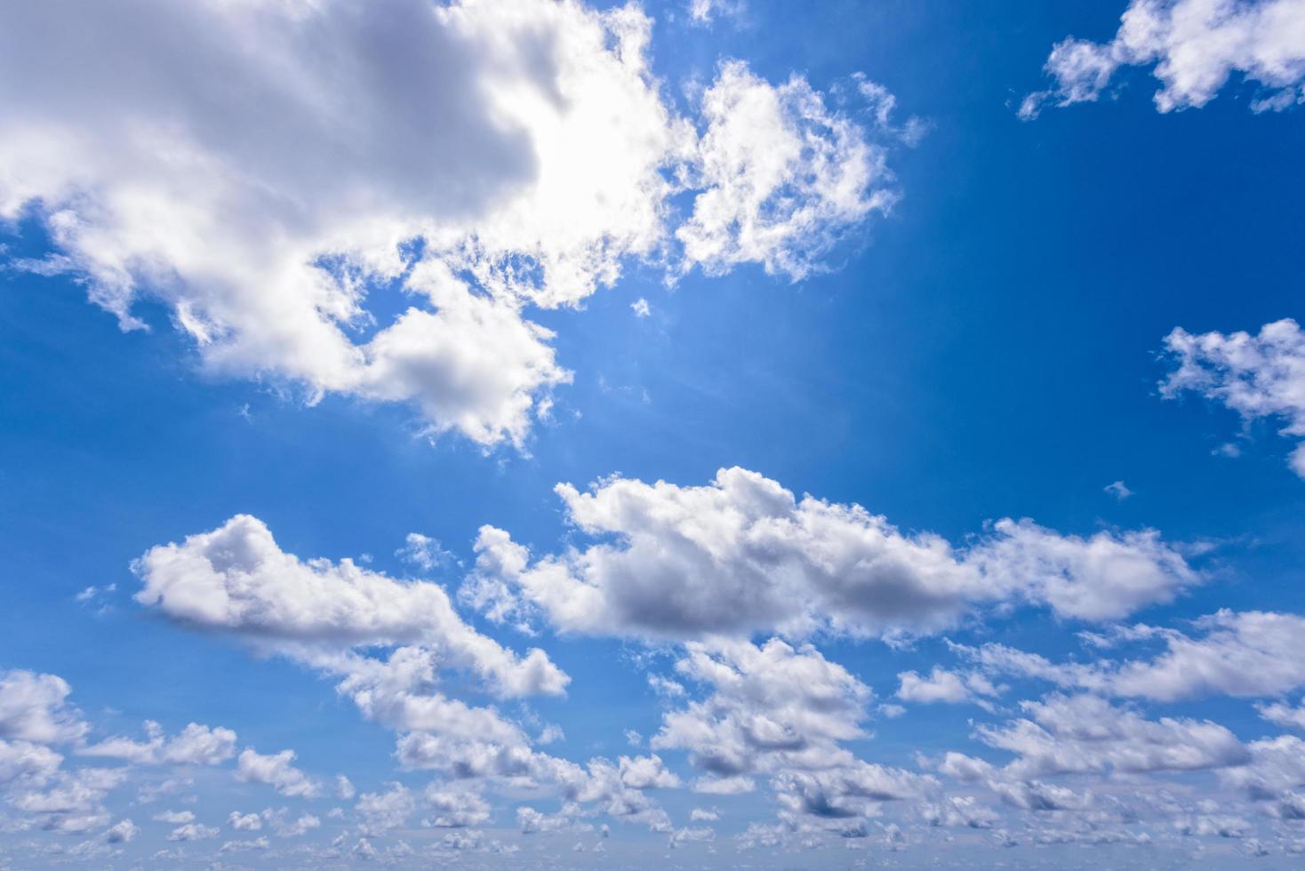 lucht en wolk Bij zomer in Thailand foto