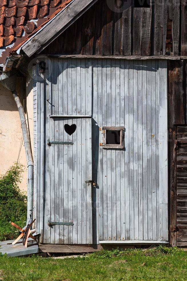 oud traditioneel huizen in Letland foto