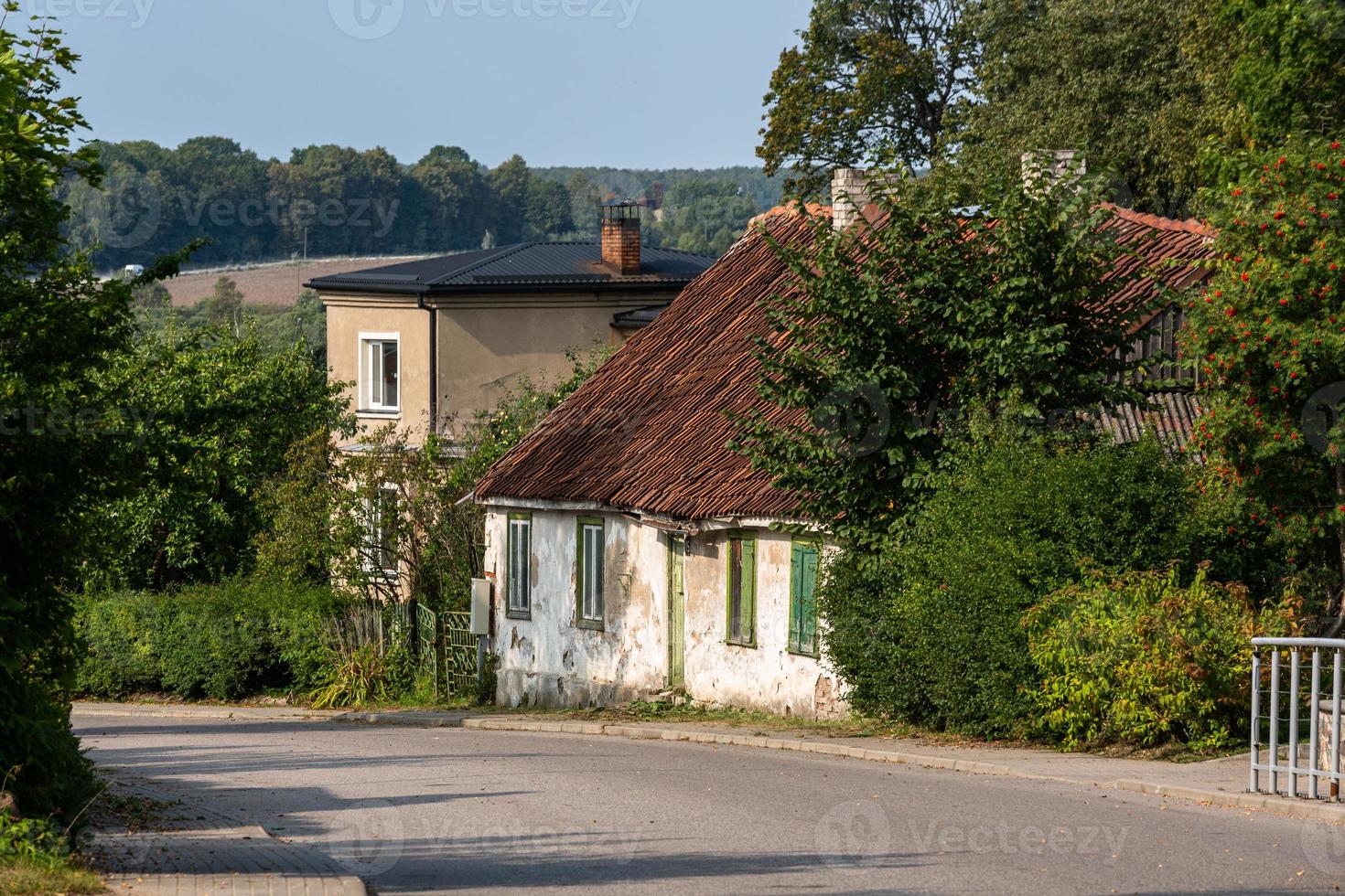 oud traditioneel huizen in Letland foto