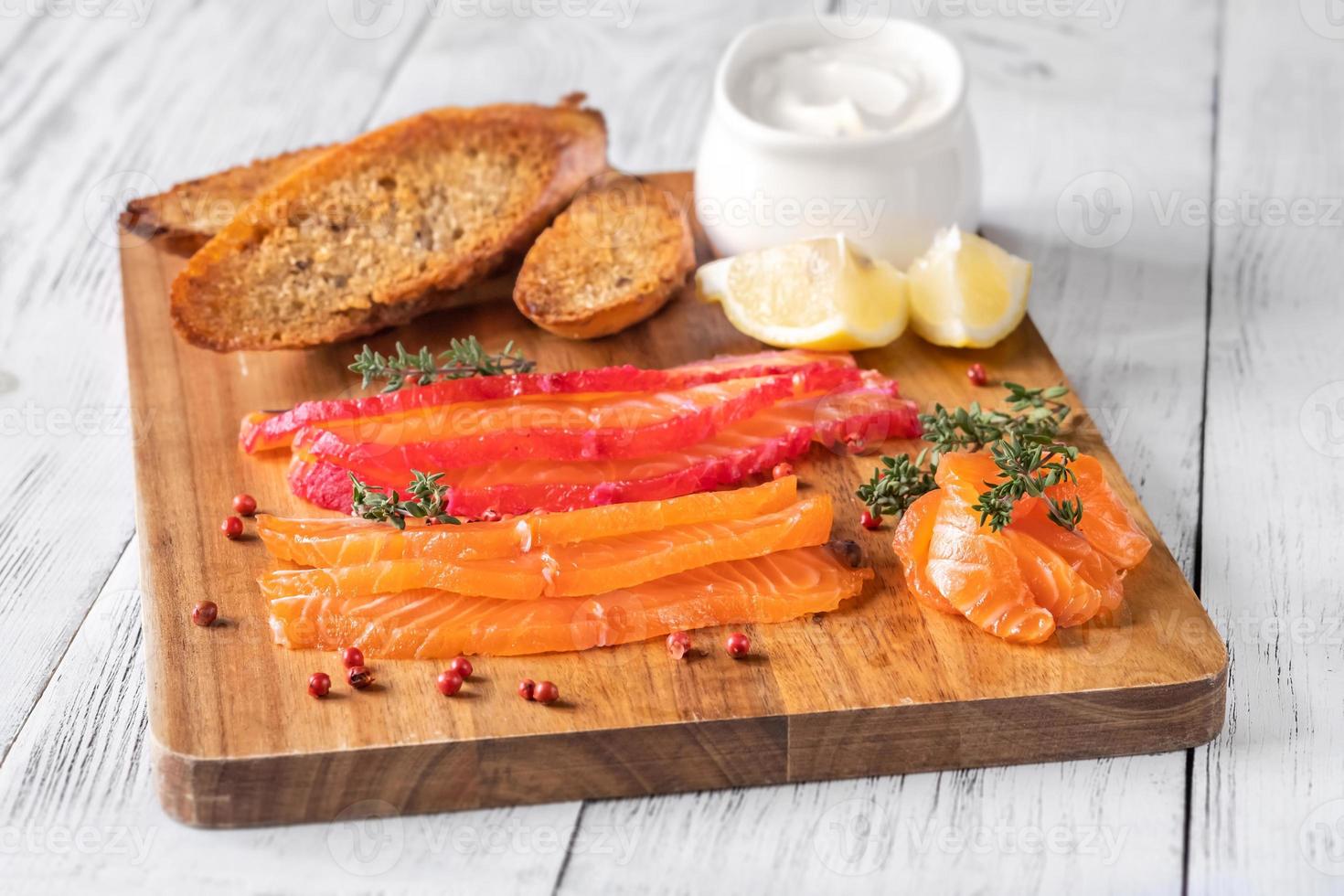 Zalm gravlax met verzuren room foto