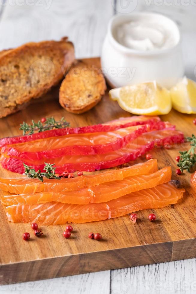 Zalm gravlax met verzuren room foto