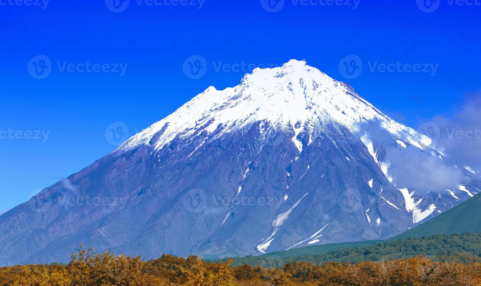 de Korjakski vulkaan in kamchatka foto