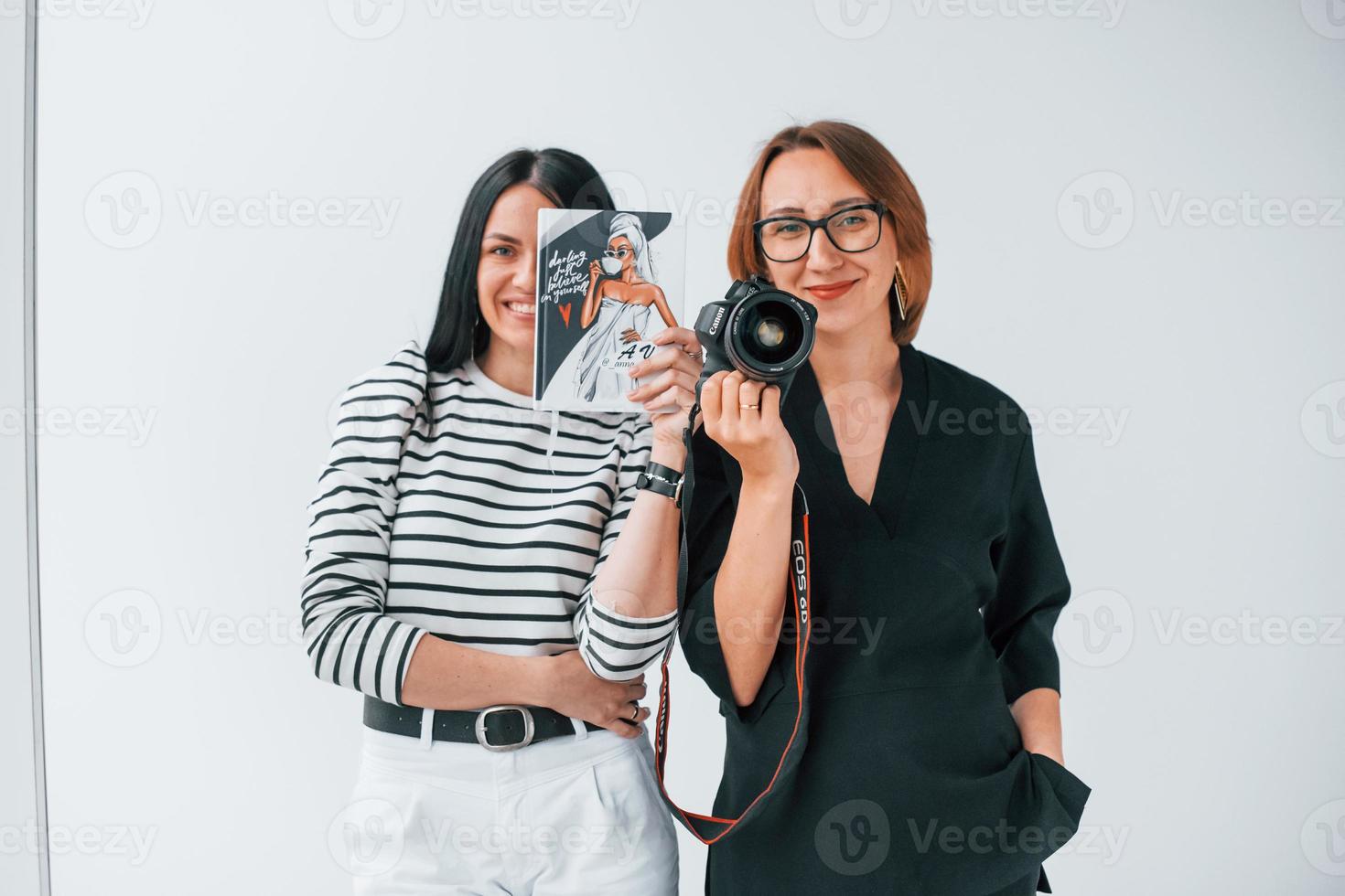 vrouw fotograaf en model- foto