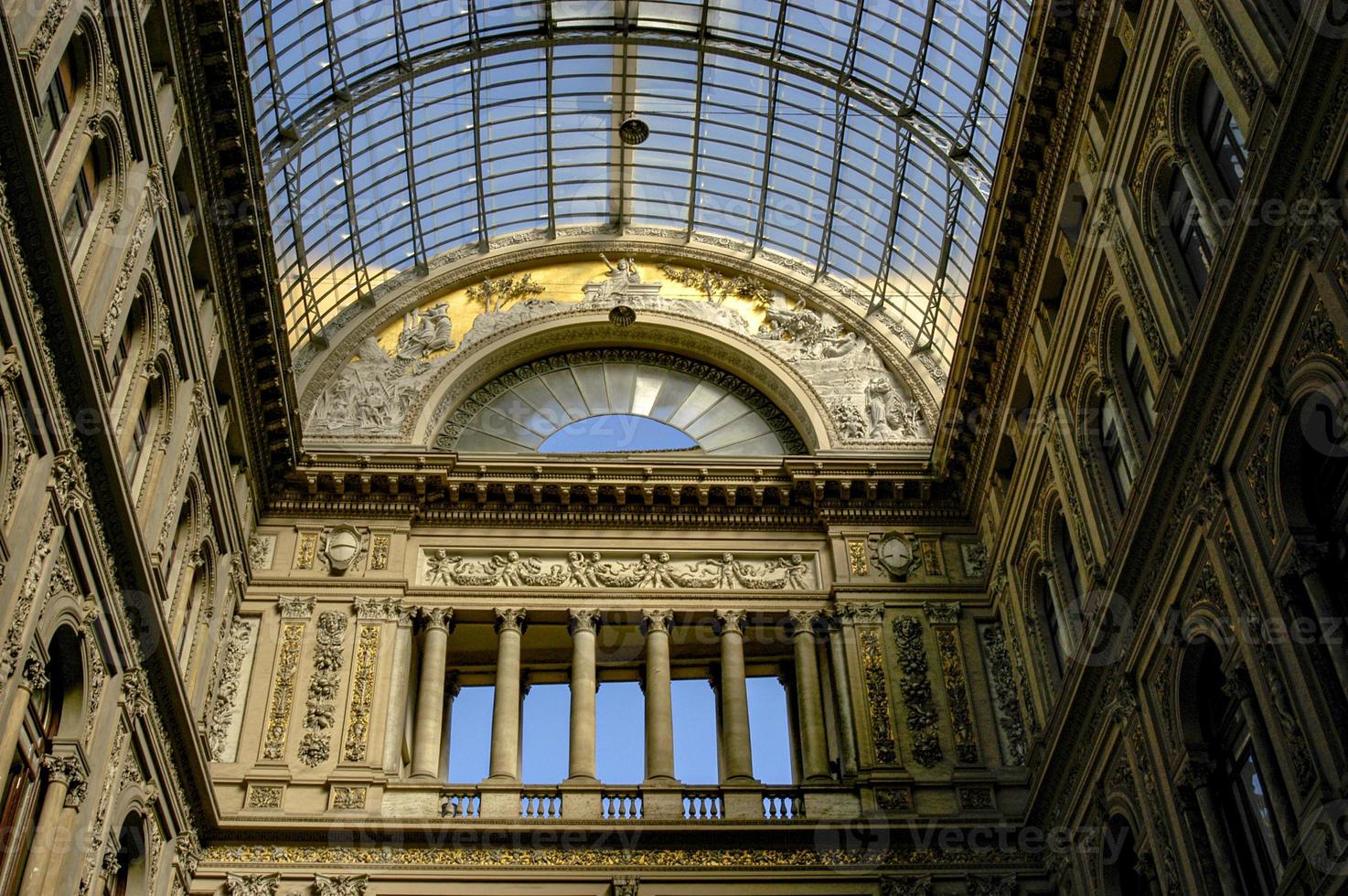 de galleria umberto ik glas plafond in Napels, Italië. foto