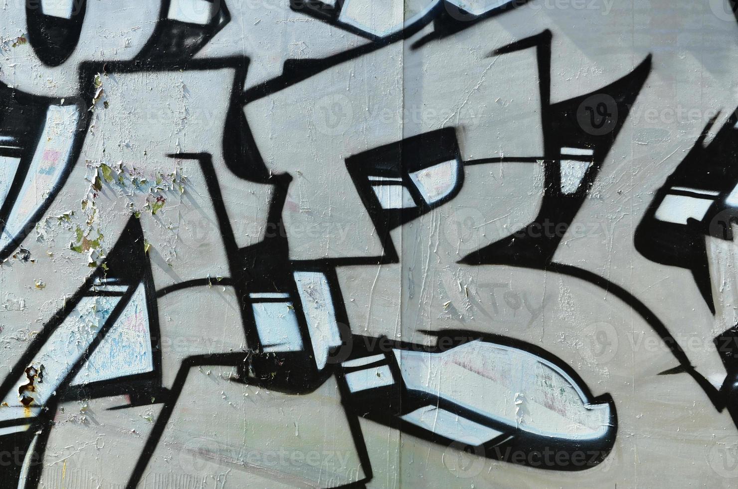 de oud muur, geschilderd in kleur graffiti tekening zilver chroom aërosol verven. achtergrond beeld Aan de thema van tekening graffiti en straat kunst foto