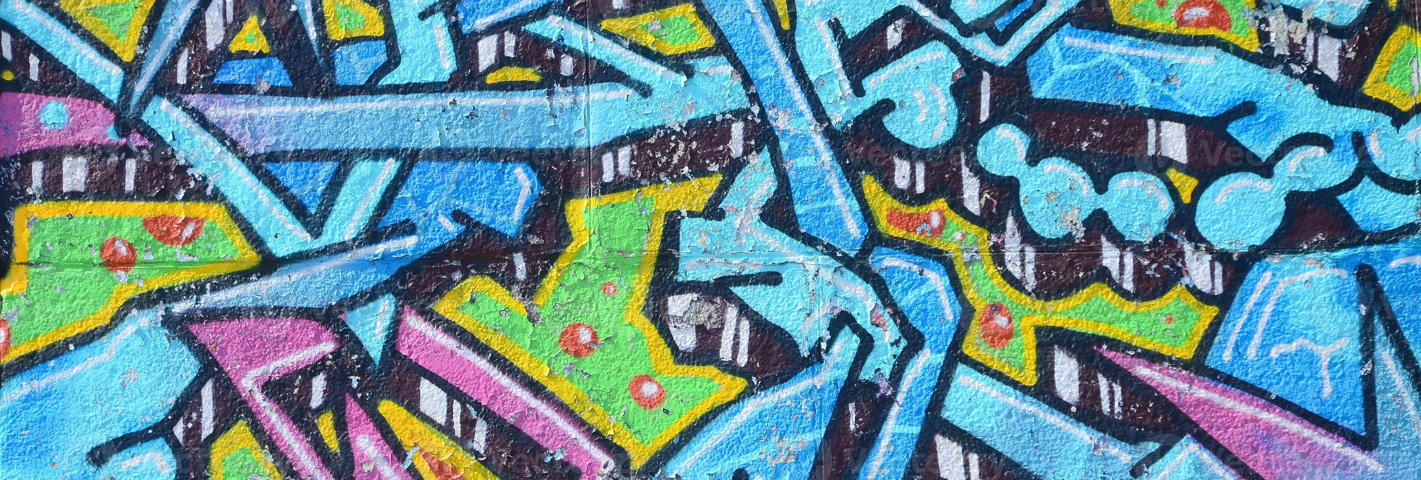 fragment van graffiti tekeningen. de oud muur versierd met verf vlekken in de stijl van straat kunst cultuur. gekleurde achtergrond structuur in verkoudheid tonen foto