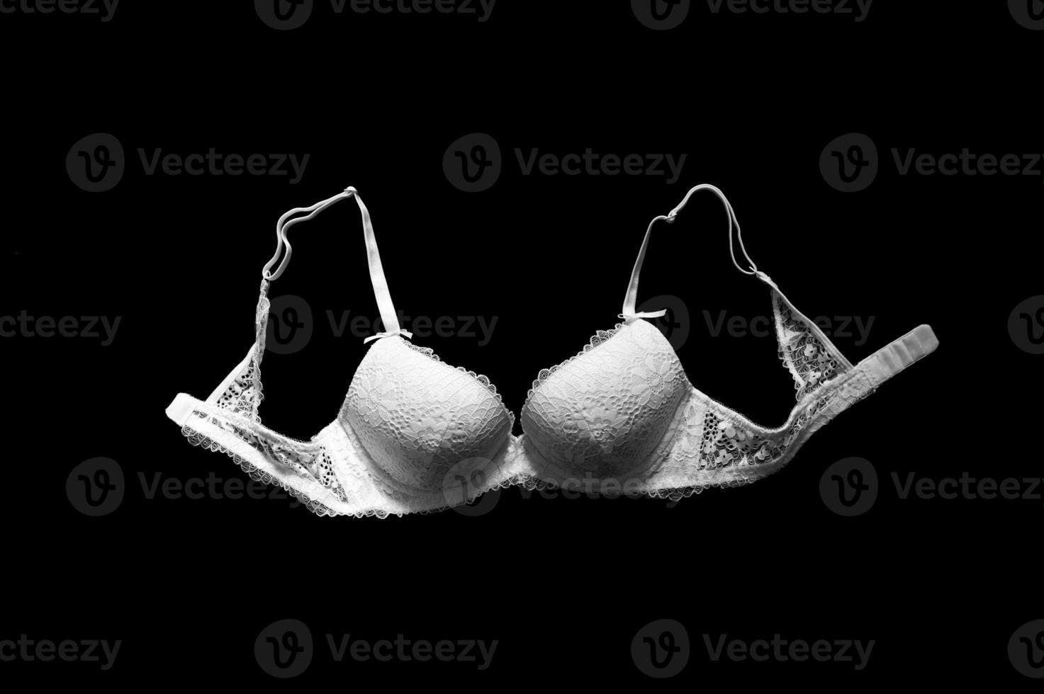 lingerie wit, verwijderd van de top Aan een zwart achtergrond foto