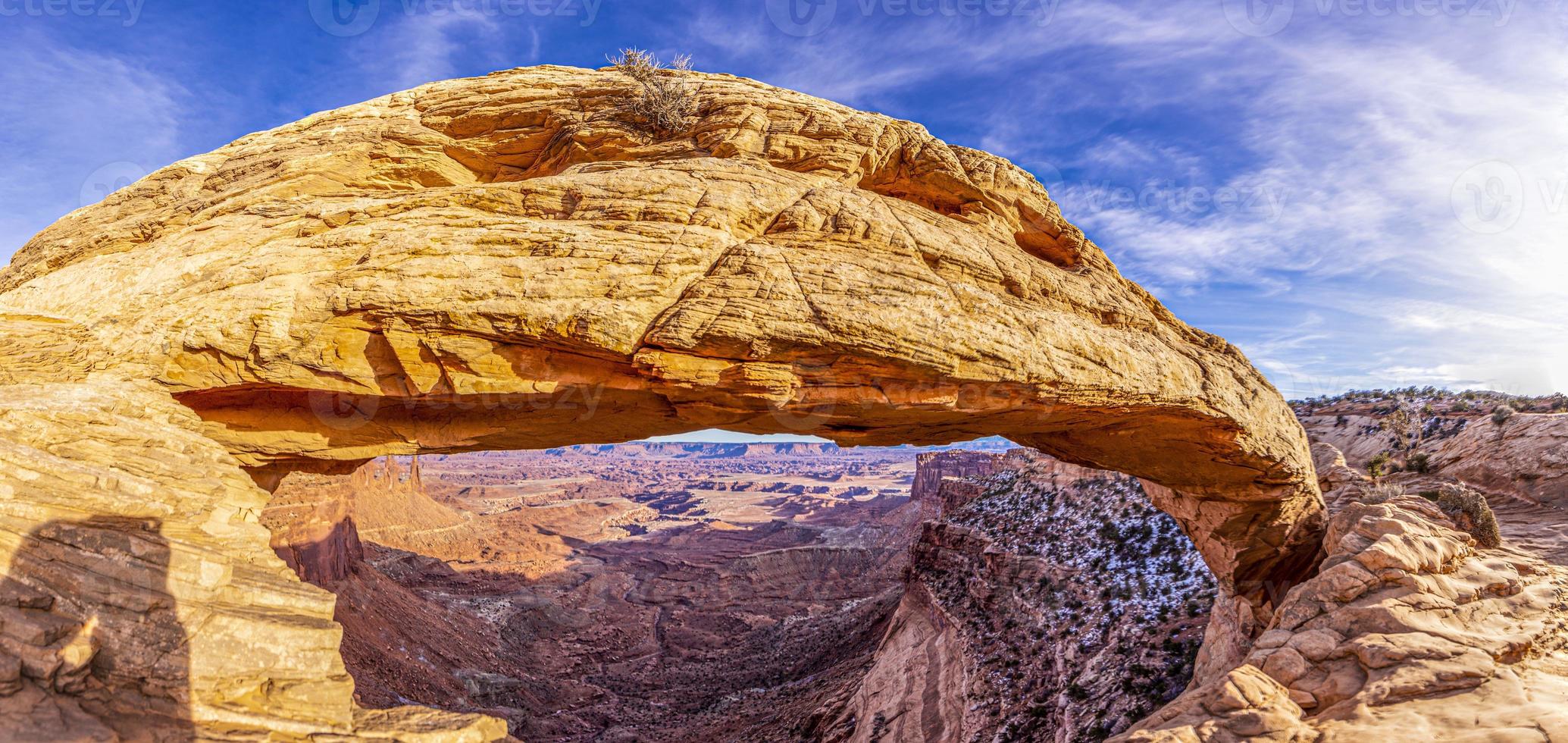 visie Aan mesa boog in Canyonlands nationaal park in Utah in winter foto