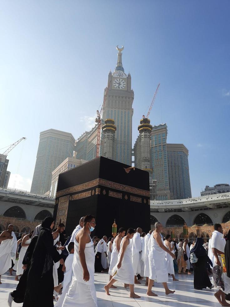 mekka, saudi Arabië, jan 2023 - mooi interieur visie van masjid al haram, mekka, saudi Arabië. pelgrims van allemaal over- de wereld zijn het uitvoeren van tawaf. foto