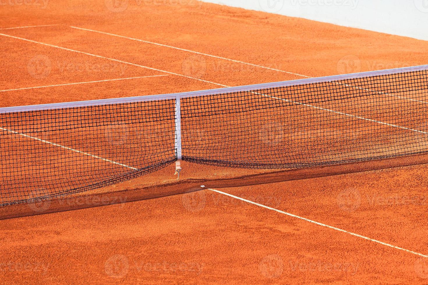 leeg klei tennis rechtbank en netto foto