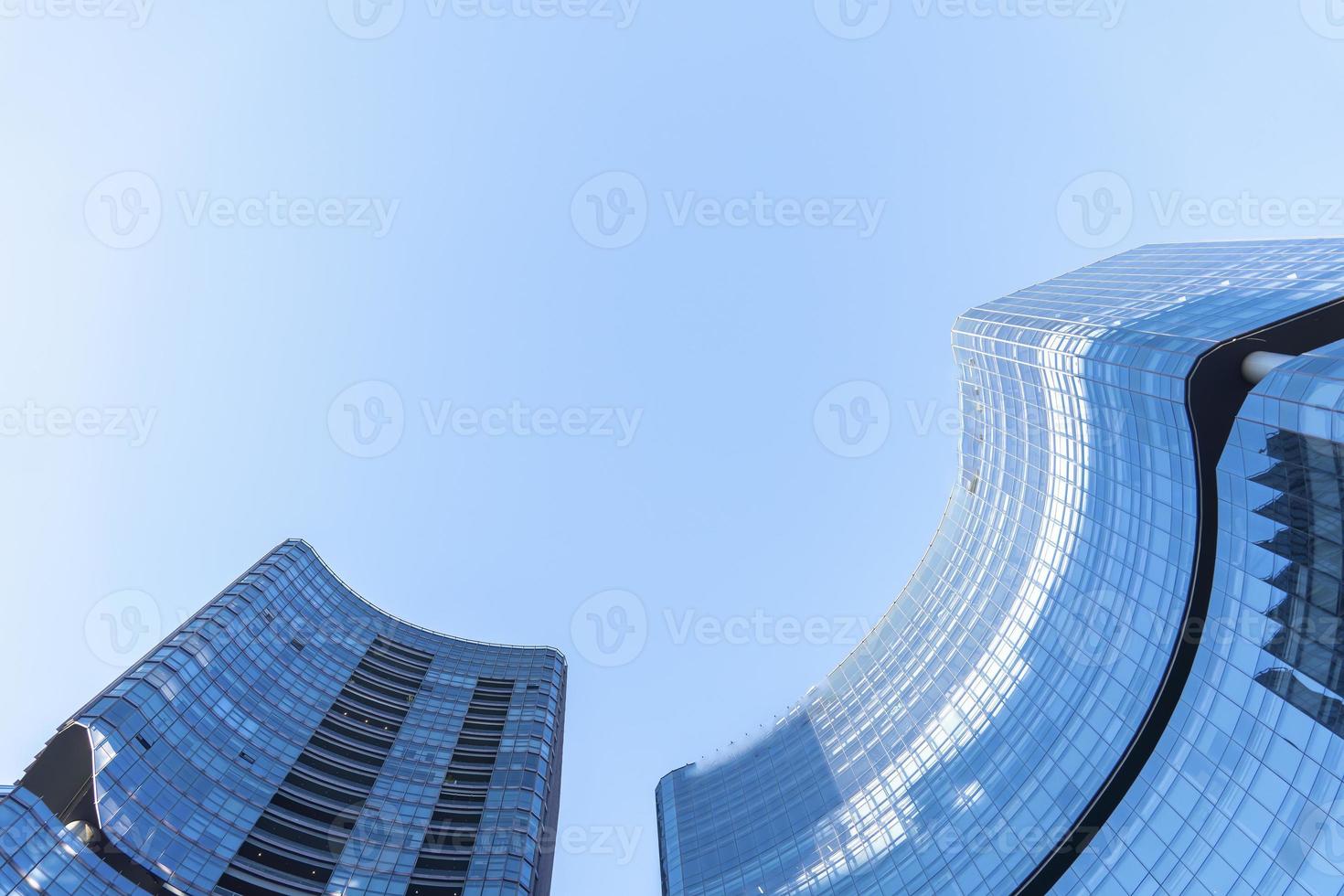 modern bedrijf gebouwen, in de achtergrond een blauw lucht, ruimte voor tekst foto