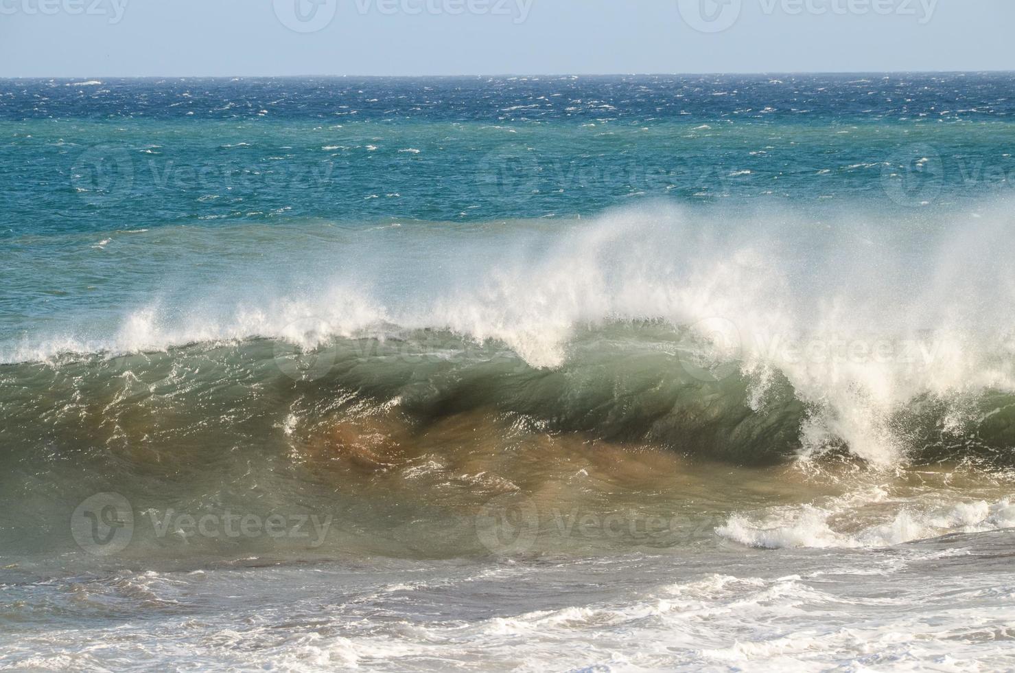 reusachtig zee golven foto