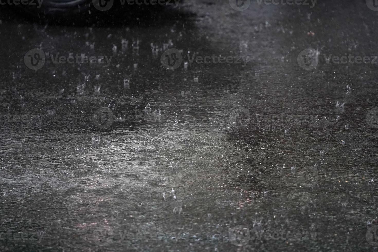 zwaar regen in Chinatown nieuw york stad Aan de straat foto