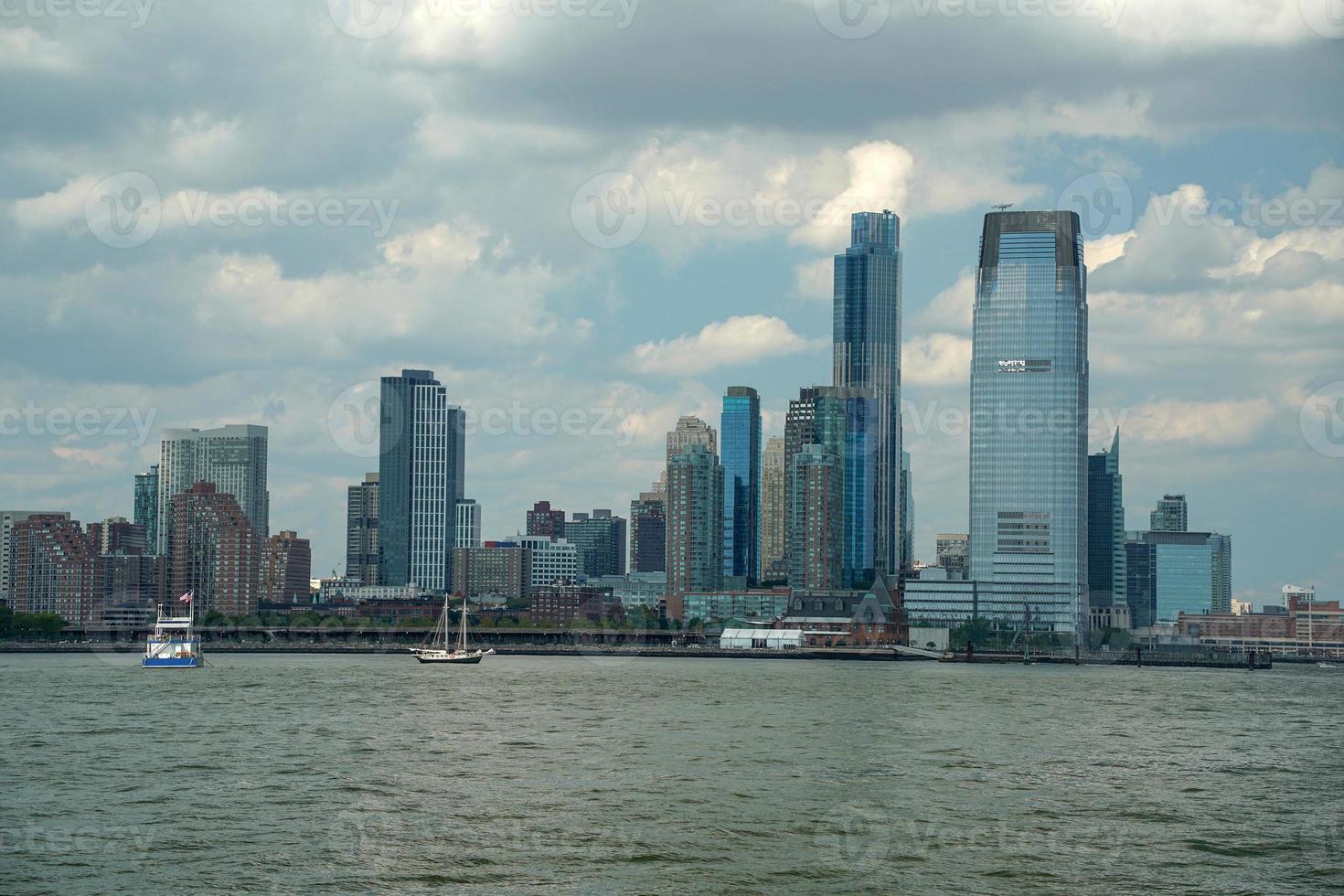 nieuw Jersey wolkenkrabbers nieuw york visie stadsgezicht van Hudson rivier- vrijheid eiland foto