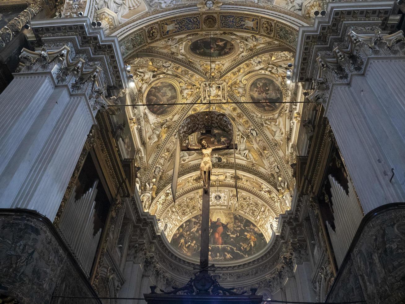 de kerstman Maria maggiore kerk in bergamo, Italië, 2022 foto