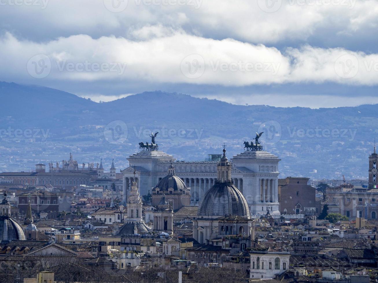 sant angelo kasteel onwetend soldaat monument roma antenne visie stadsgezicht van Vaticaan museum foto