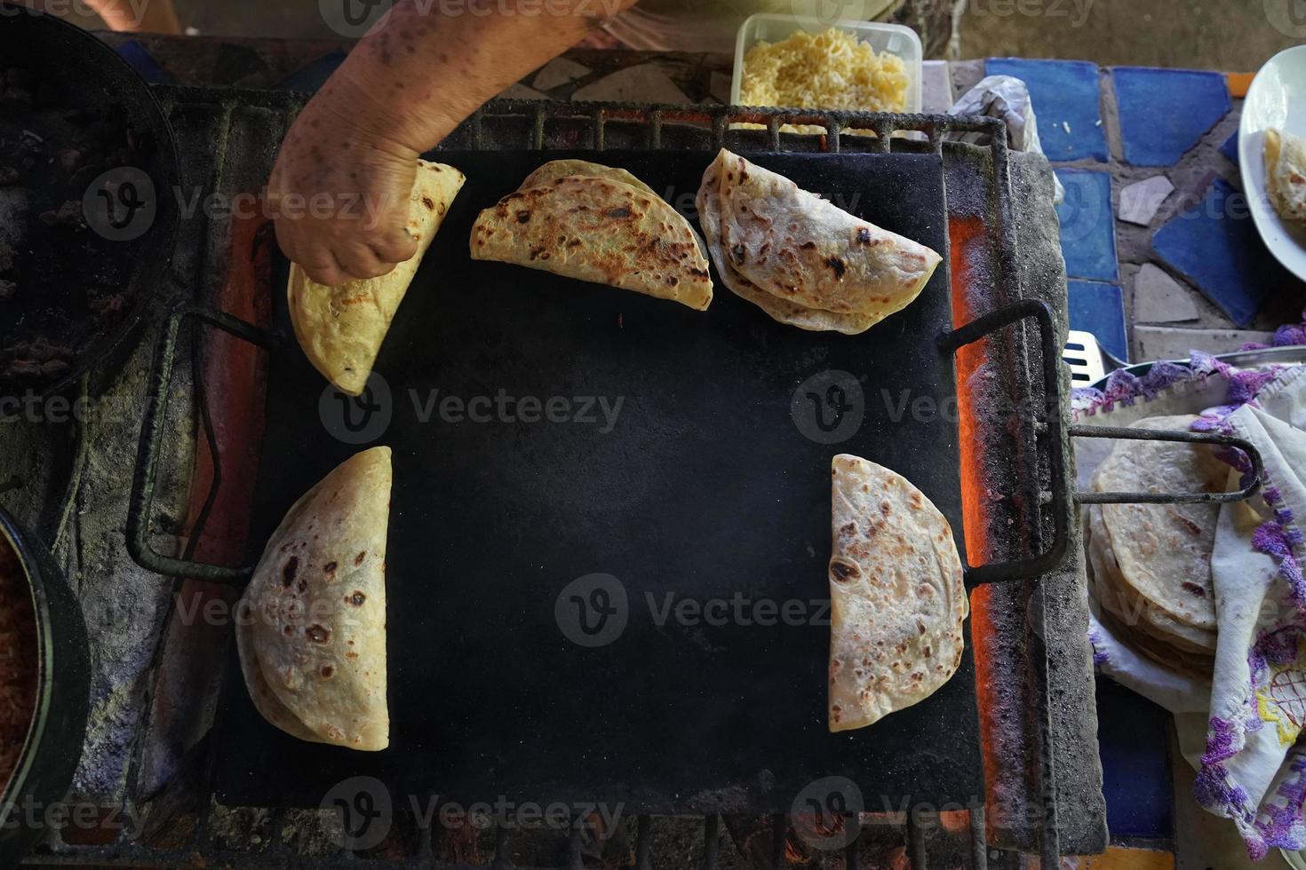 hand- gemaakt Mexicaans vers tortilla's foto
